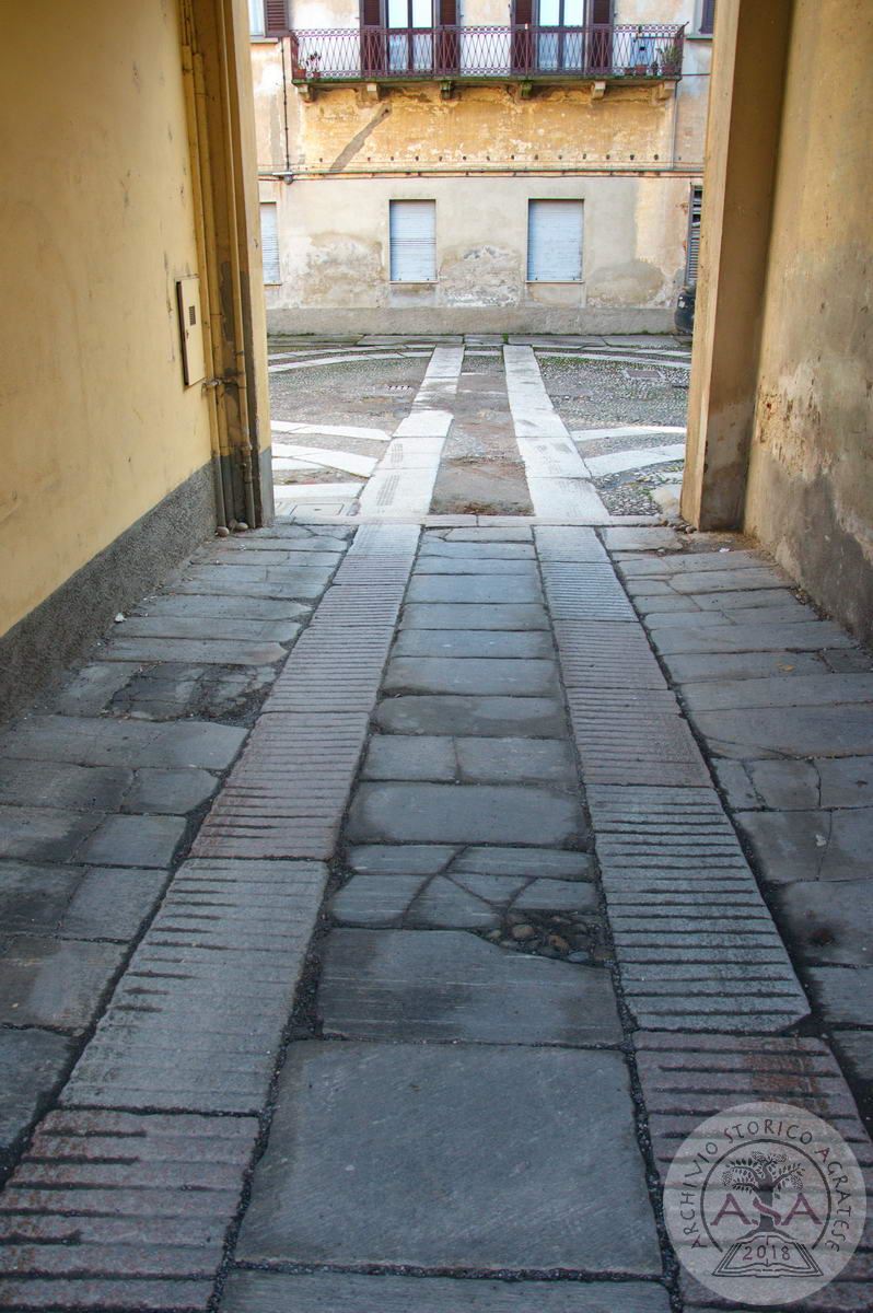 Omate, piazza Trivulzio, ingresso di Curt Archint