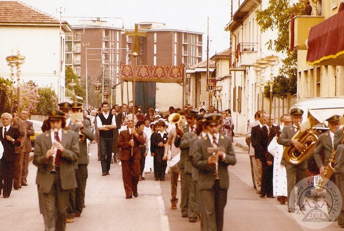 Processione con don Gaetano