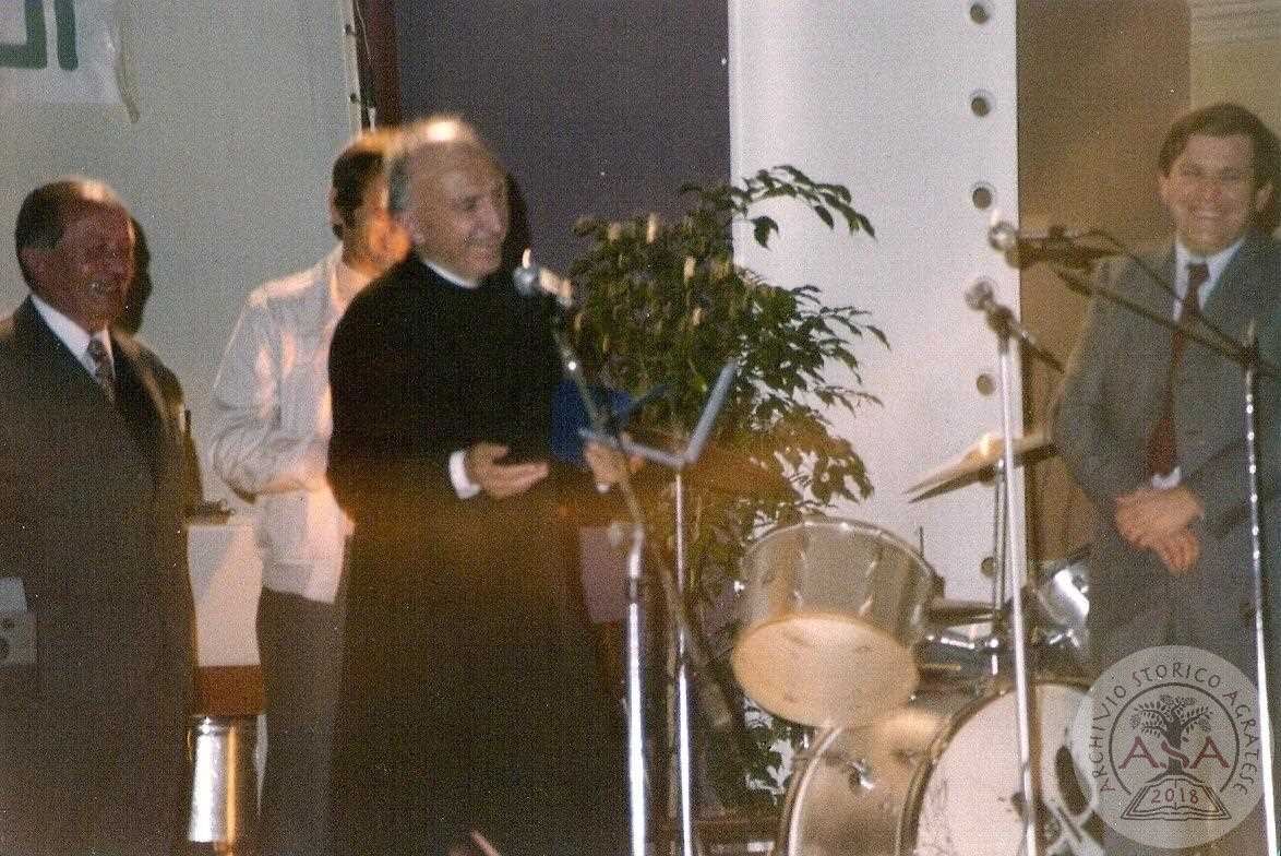 Don Nemesio dal palco del Duse