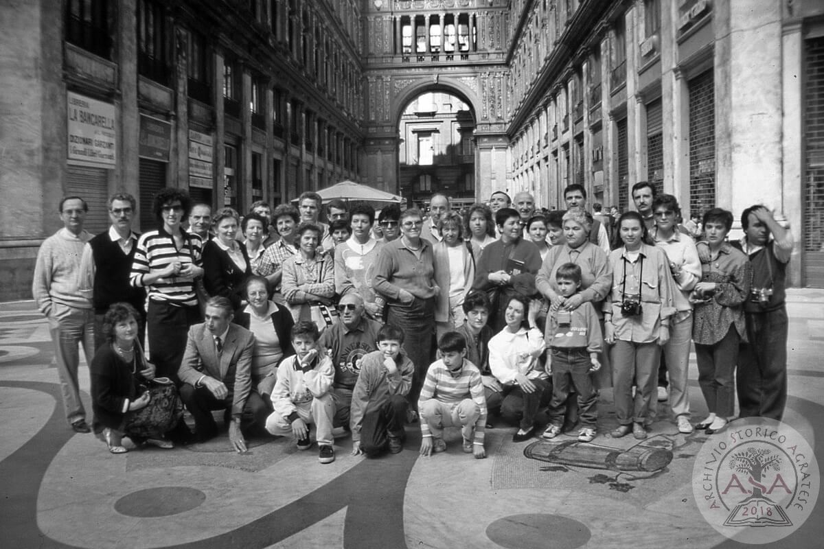 Gruppo in Galleria Umberto a Napoli