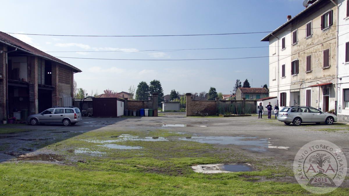 Omate, cortile interno cascina Cascinetta