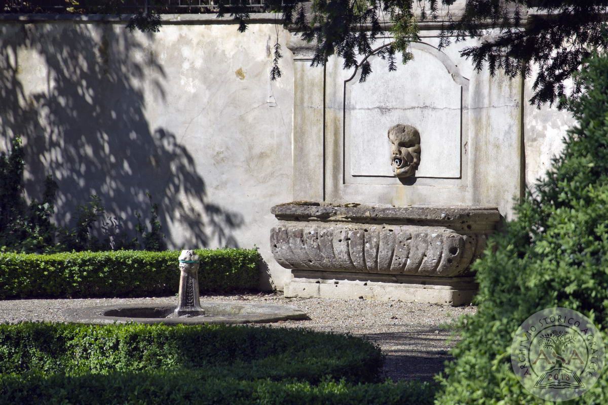 Villa Trivulzio - Esterni - Giardini all'italiana - Fontanella