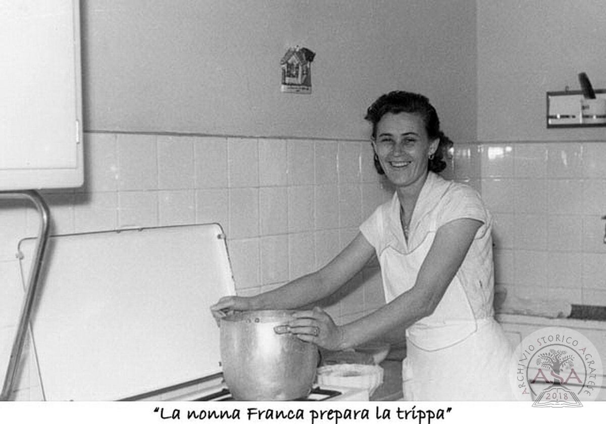 Nonna Franca nella cucina del bar Calimero