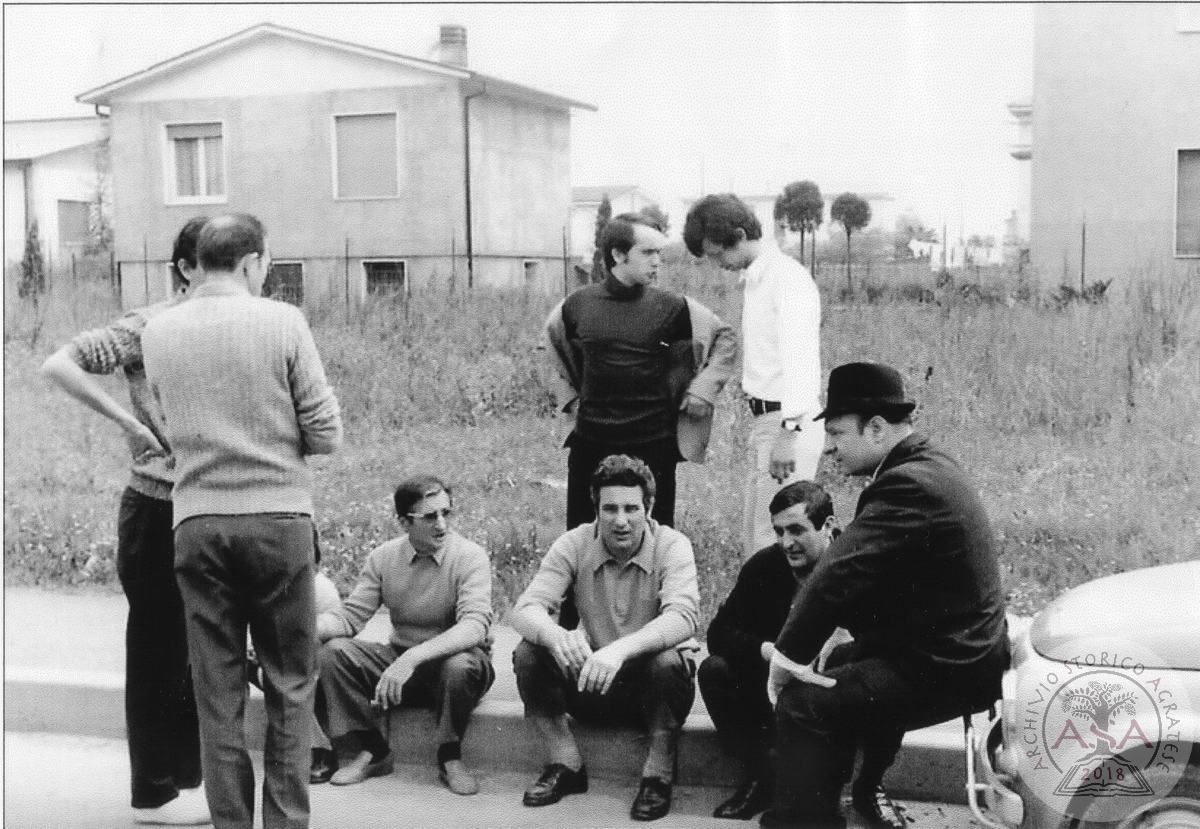 Gruppo di fan e dirigenti del Pedale Agratese