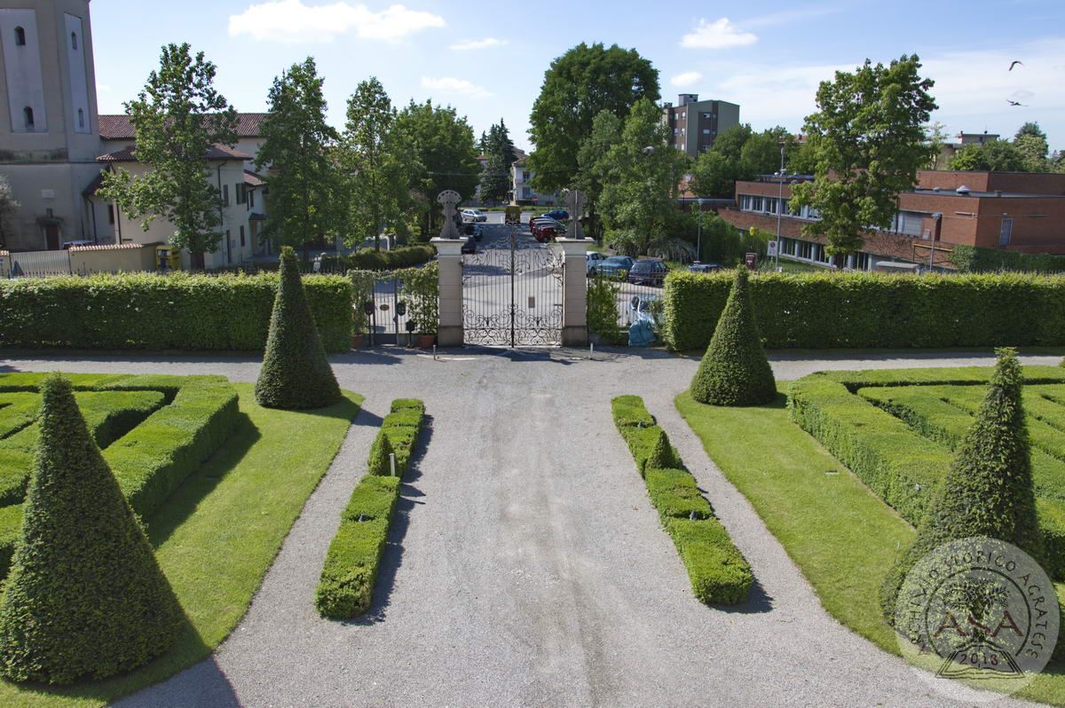 Villa Trivulzio - Esterni - Giardini con vista su p.zza Trivulzio