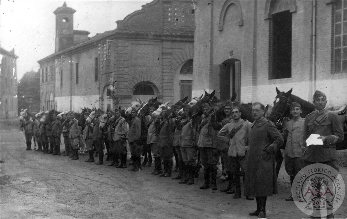 Adunata militari con cavalli