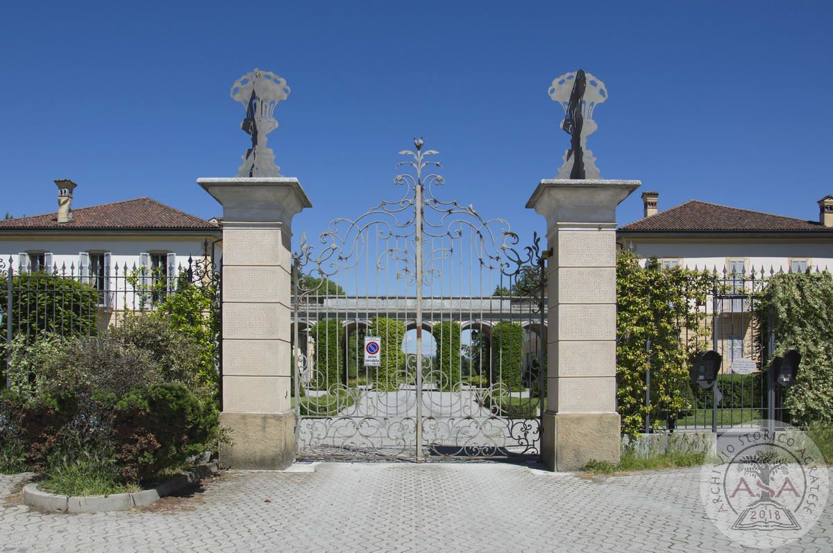 Villa Trivulzio - Esterni - Cancello di ingresso