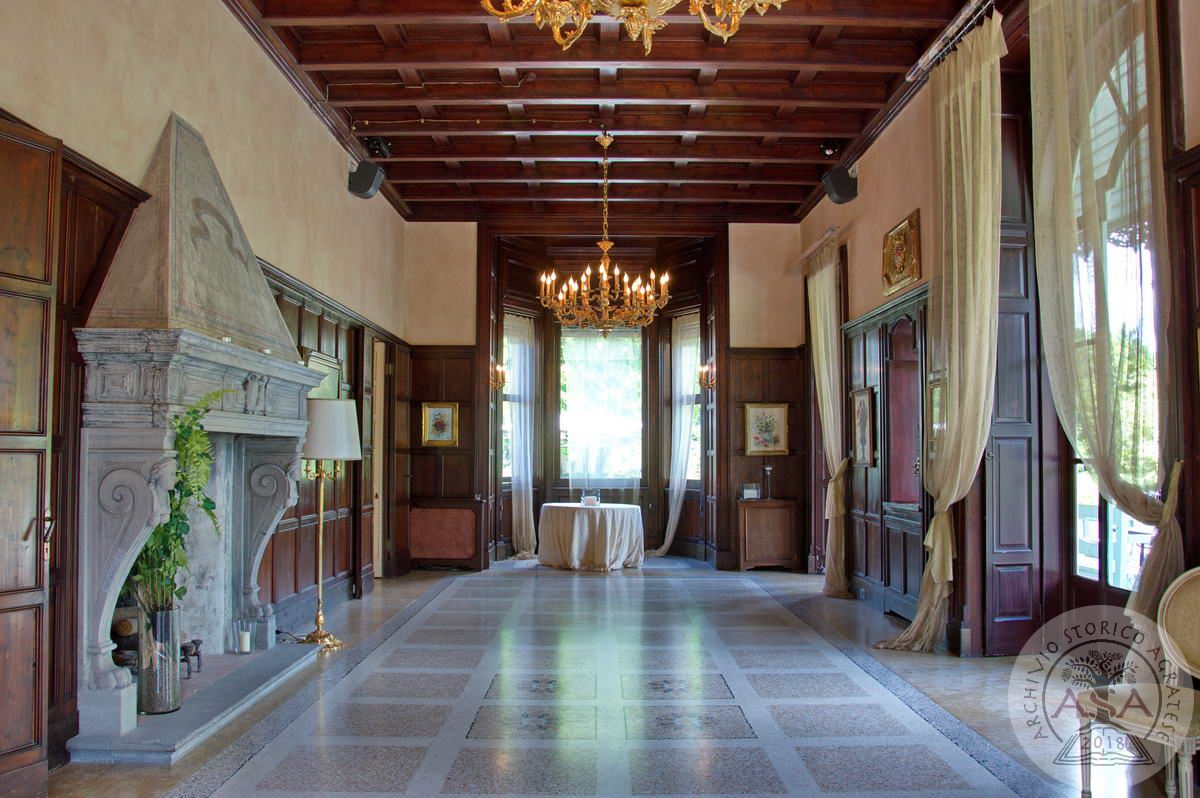 Villa Trivulzio - Interni - Salone con camino