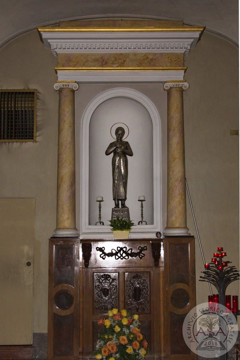 Chiesa parrocchiale di Omate - Cappella con statua di Maria Compresa