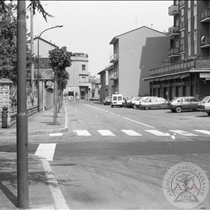 Via Monte Grappa, con ristorante La Cicala