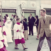 Processione - Mario Colombo con chierichetti