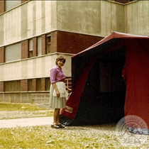 Prova montaggio tenda da campeggio