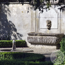 Villa Trivulzio - Esterni - Giardini all'italiana - Fontanella