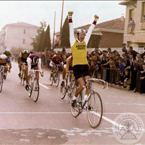 Arrivo di gara juniores con Maurizio Brambilla