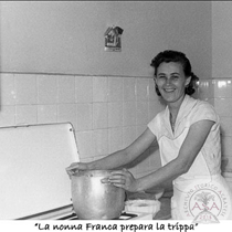 Nonna Franca nella cucina del bar Calimero