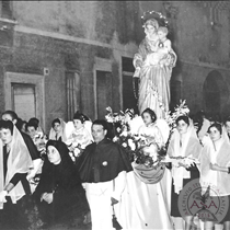 Proc. serale con statua della madonna via M. d'Agrate