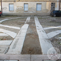 Omate, piazza Trivulzio, cortile interno di Curt Archint