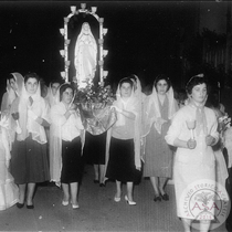 Figlie di Maria con statua della Madonna