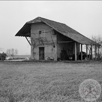 Cascinotto con aia e pergolato